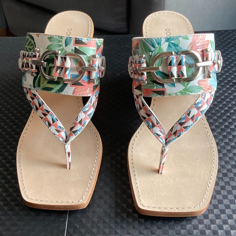 New Donald J Pliner MIMI Geo Jungle Print Leather Double Buckle. Size 7.5 NWT